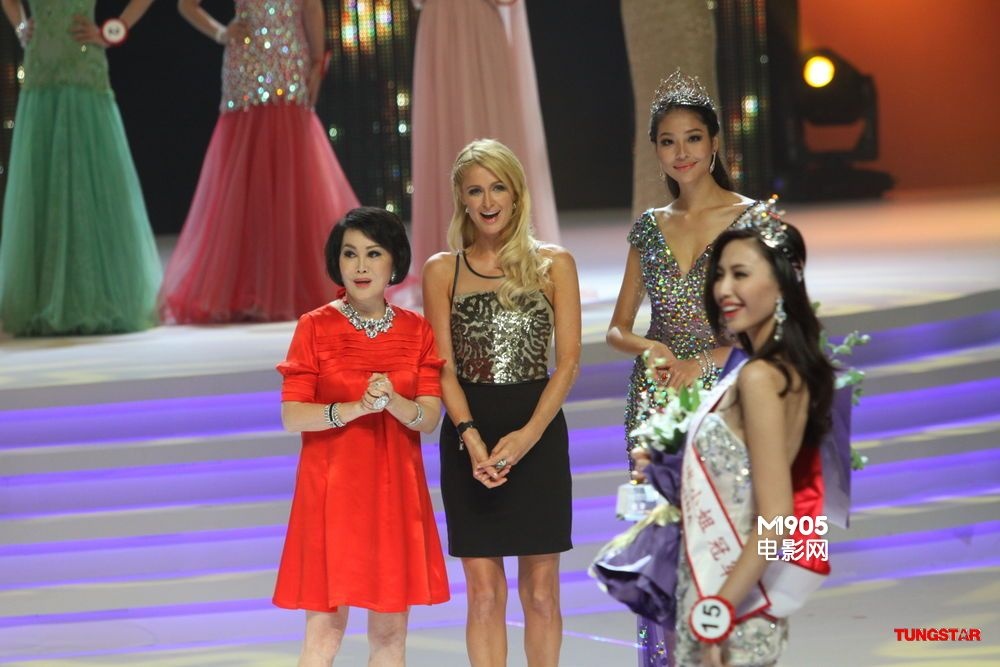 环球小姐中国区落幕 帕丽斯·希尔顿为冠军颁奖