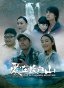 抬脚过高！比赛第65分钟，周定洋争抢时犯规染黄