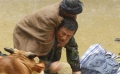 王志飞雨中背人苦不堪言 刘佩琦不飙演技飙球技