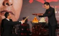 黃曉明享受被“調(diào)戲” 啟動儀式跪拜師傅周潤發(fā)