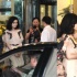 范冰冰酒店门口抽空补妆 被认出遭狂拍十分尴尬