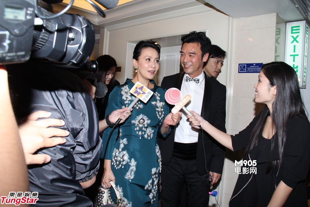 杜德伟大婚激吻新娘 梁朝伟帅气现身电晕姐妹团