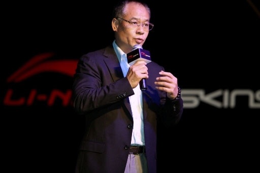 李宁  