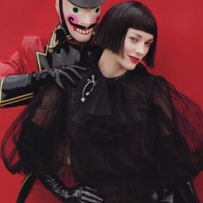 瑪麗昂·歌迪亞紅與黑神秘性感 演繹魔幻情緣