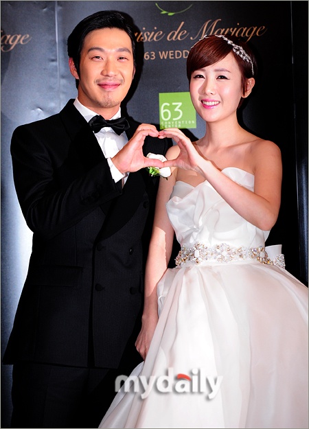33岁男歌手迎娶美女歌手星 河东勋上演幸福婚