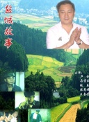 曼城官推晒罗德里亲吻金球奖照片：去年今日，罗德里获得金球奖