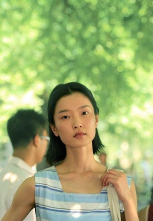 《<em>中国</em>先生》曝杜鹃造型 国际<em>名模</em>被黄晓明仰