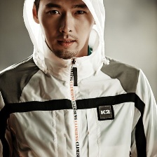 玄彬拍廣告不懼風(fēng)雨水火 展示充滿(mǎn)氣魄男人魅力