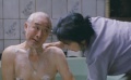 美子浴室脱衣 “满足”半瘫老人欲望——《诗》