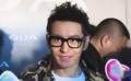 黃曉明駕駛“坐騎”忙復(fù)工 為趕拍攝進(jìn)度跪著演出