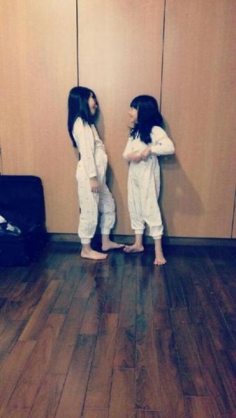 <em>小S微博</em>发三千金<em>照片</em>暗撑老公 小女儿呆萌可爱