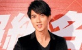 吴尊频繁遇尴尬问题 “杨六郎”面对粉丝羞于露胸