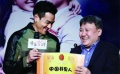 彭于晏对着婚纱找感觉 留心眼不当“中国好男人”