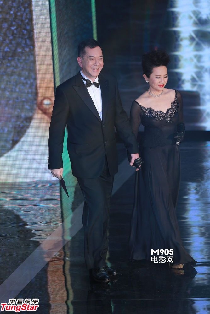 黄秋生颁奖叶德娴搞笑图片