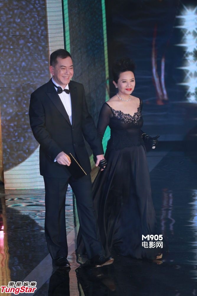 黄秋生颁奖叶德娴搞笑图片