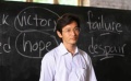 黃曉明高考失利下跪求情 給小男孩當(dāng)牛做馬