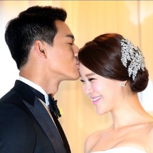 鄭錫元、白智英結(jié)婚擁吻 9歲差姐弟戀終成正果