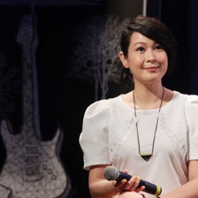 劉若英婚后首發(fā)新專輯 知性登臺現(xiàn)場豪放大笑