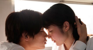 《莎妮达尔之花》曝剧照 绫野刚、黑木华鼻吻