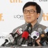成龙赴多伦多媒体预热会 大方露笑彰显中国魅力