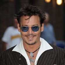 德普西装加纹身嬉皮亮相 《独行侠》中继续颠覆