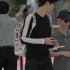 郭敬明见狗仔忙装酷 与男友人戴情侣帽热聊不断