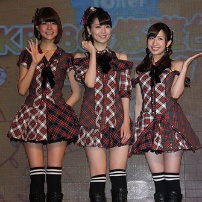 AKB48成員訪臺推介旅游 短裙露腿大扮可愛少女