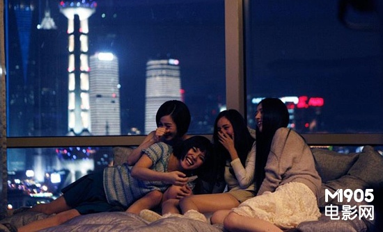 内地<em>票房</em>:《<em>重返地球</em>》登顶 《天台》位列第三