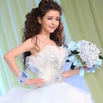 李毓芬穿婚紗甜美亮相 稱和邱澤絕不可能成一對