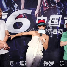 《速度與激情6》中國首映 管虎、梁靜力挺站臺