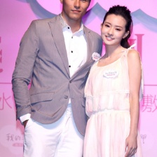 “鮮肉”鳳小岳與粉絲共敷面膜 最愛(ài)有靈性女孩