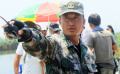 “戰(zhàn)狼”吳京也愁沒“群演” 拼命拍戲只為圓夢