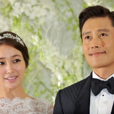 李秉憲、李珉廷10日結(jié)婚 互吻流露愛意秀幸福