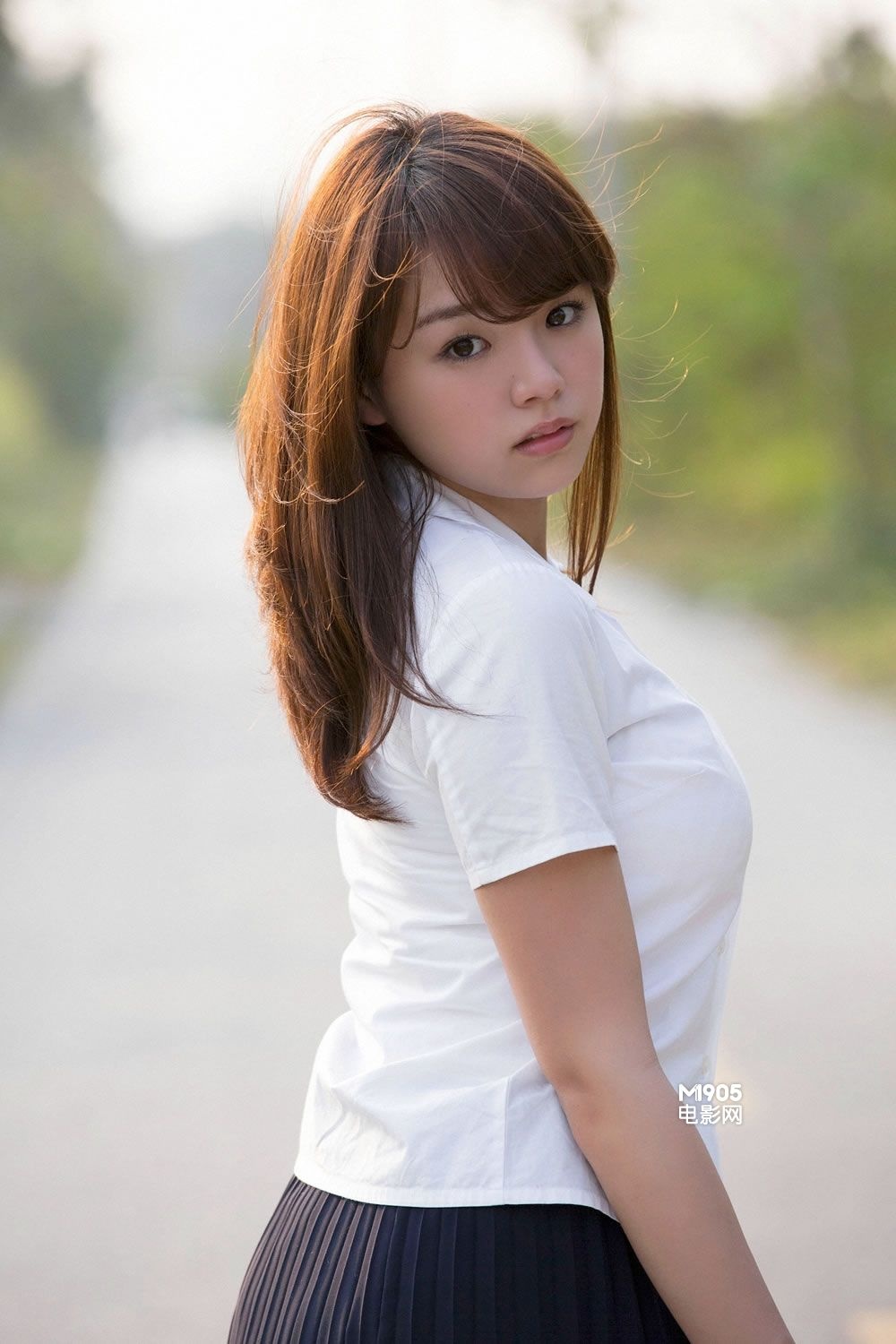 ... 外露 童颜巨乳诱惑动人_明星写真_图集_电影网_1905.com