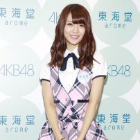 AKB48菊地彩香喂粉絲甜點 眾宅男發(fā)出愛的怒吼