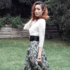 金喜善復古寫真盡顯優(yōu)雅 身材前凸后翹表情冷艷