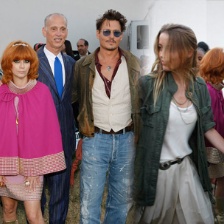 德普携女友参加音乐会 老友忆往昔其成名前岁月