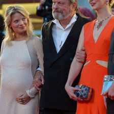 《零點(diǎn)定理》首映梅蘭尼大肚亮相 導(dǎo)演搞怪十足