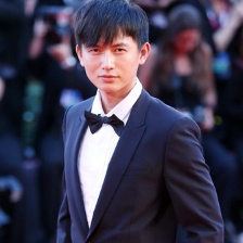 《水印街》男星呂聿來亮相 自信眼神秒殺女粉絲