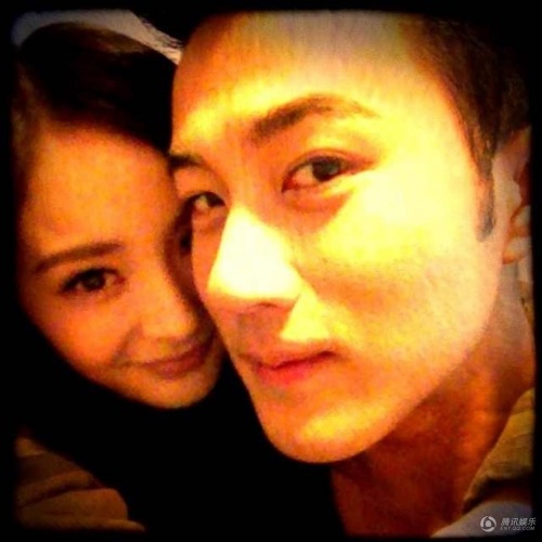 杨幂生日男友刘恺威晒舌吻照