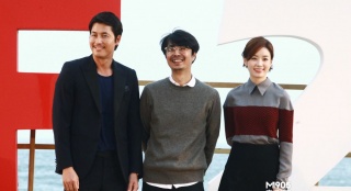《監(jiān)視者們》釜山展映 鄭雨盛首演反派人氣高
