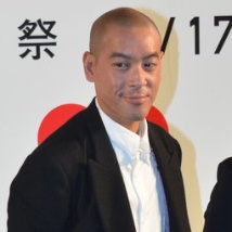 港星麥浚龍亮相東京綠毯 粉色豹紋花裙個(gè)性潮爆