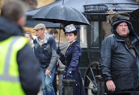 《远离尘嚣》曝现场照 凯瑞演绎女主角爱恨情仇_欧美_电影网_M1905.com