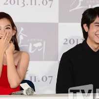 金允慧穿校服拍激情床戏 金时厚自曝没“经验”