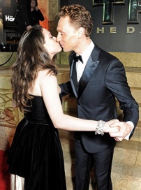 《雷神2》首映波特曼高贵 <em>抖森热吻破产姐妹Max</em>