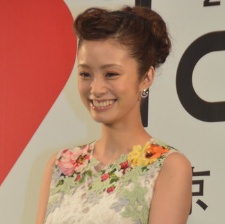《武士的食譜》東京首映 上戶彩透視露背裝亮相