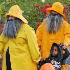 布洛克带养子过万圣节 全副武装戴胡子神似老人