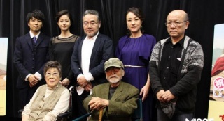 《小洋葱母亲》首映 86岁导演森崎东激动庆生