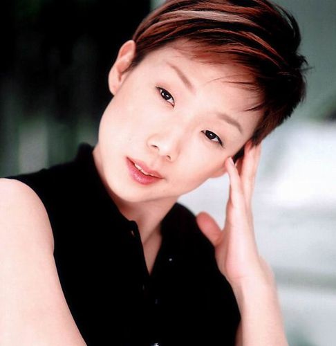 林忆莲小腹隆起被疑有孕在身 传其今年将再婚
