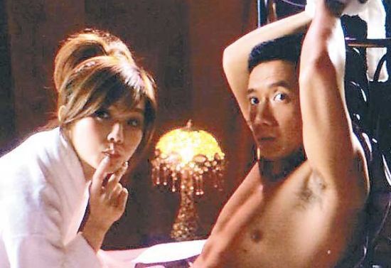 阿sa客串《3d豪情》演av女优 穿浴袍床战杜汶泽